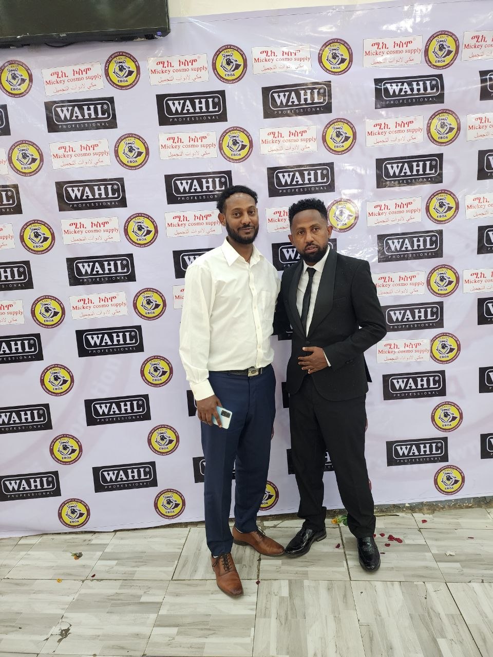 ባለሙያ ባርበር በሥራ ላይ